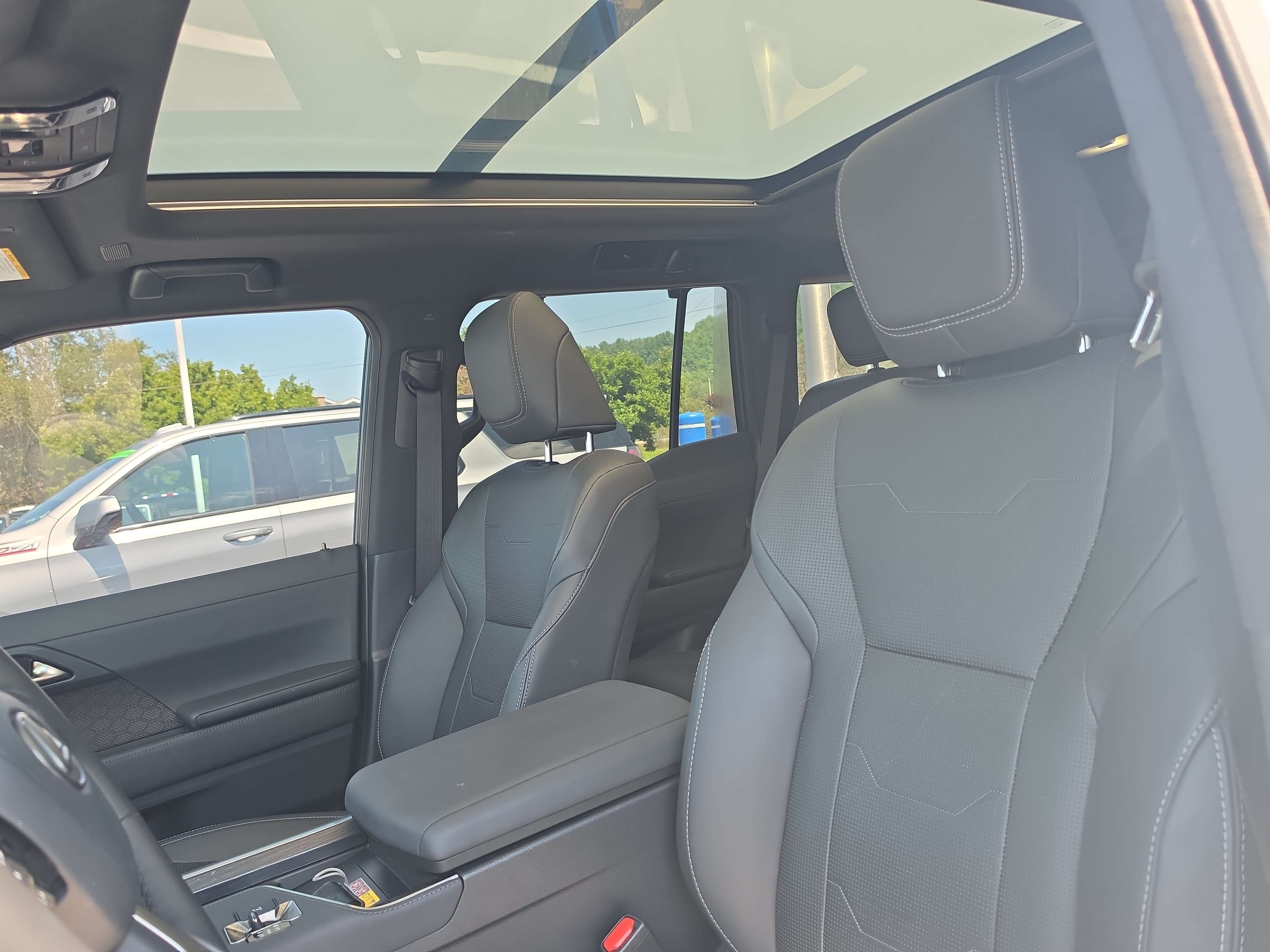Used 2024 Lexus GX 550 AWD/4WD image 12