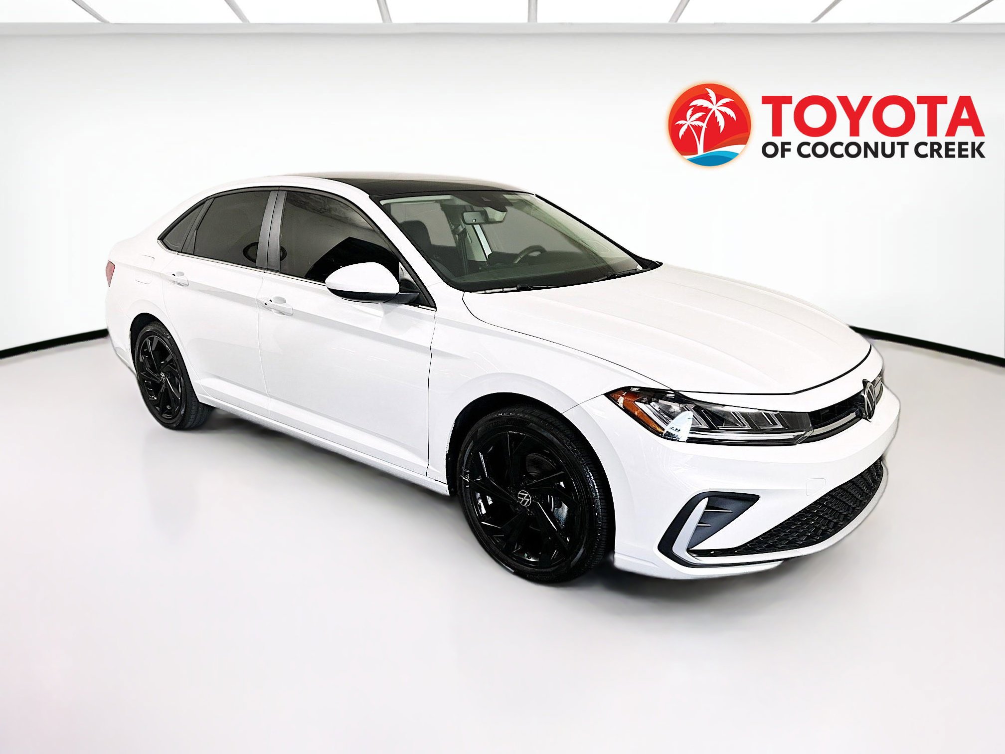 Used 2025 Volkswagen Jetta SE FWD image 1