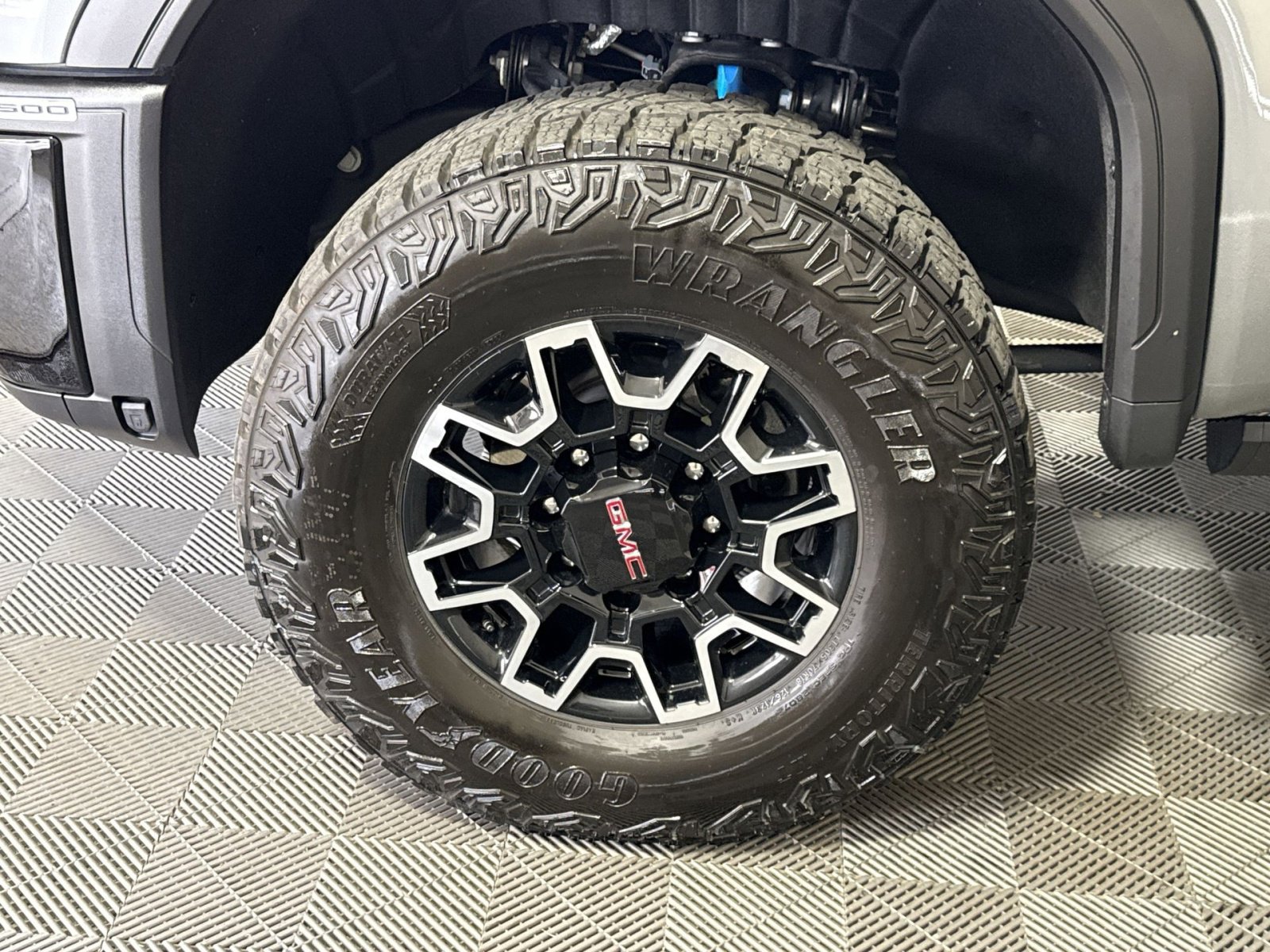 Used 2025 GMC Sierra 2500 AT4X AWD/4WD image 12