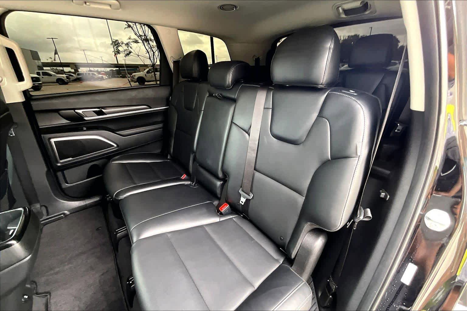 Used 2025 Kia Telluride LX image 18