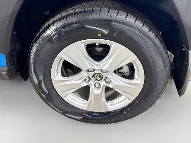 Used 2019 Toyota RAV4 XLE w/ Convenience Package FWD image 36
