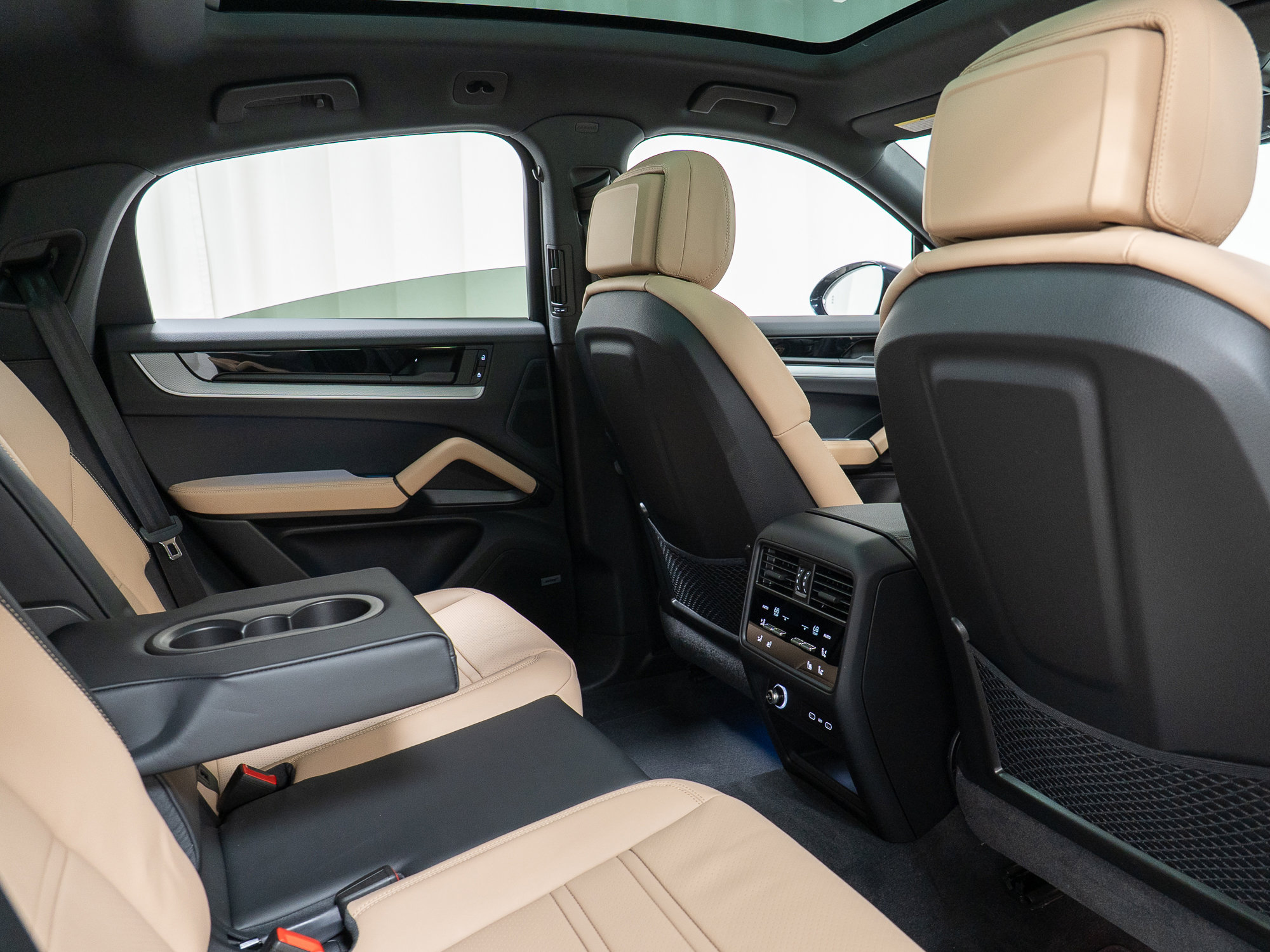 New 2026 Porsche Cayenne Coupe AWD/4WD image 27