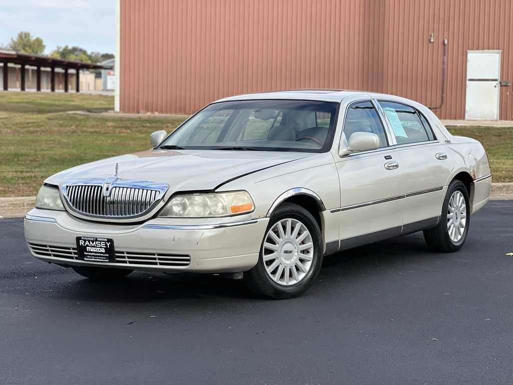 Used 2005 Lincoln Town Car Signature Limited