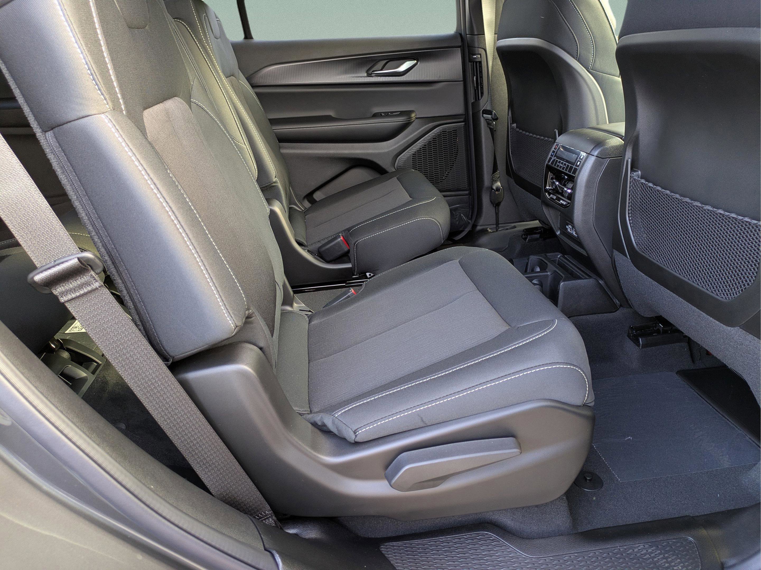 New 2025 Jeep Grand Cherokee L Laredo image 14