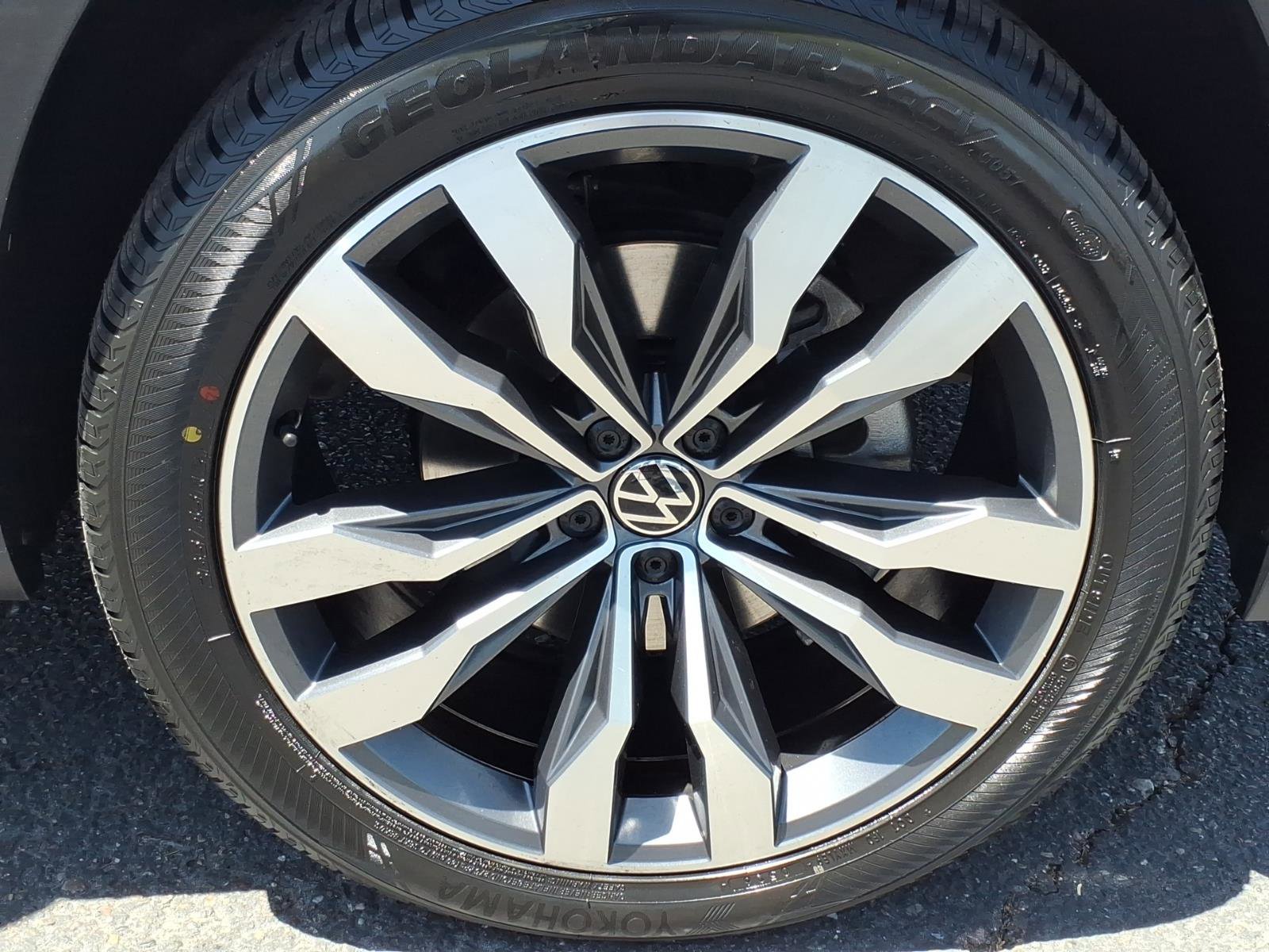 Certified 2023 Volkswagen Atlas Cross Sport SEL Premium R-Line AWD/4WD image 9