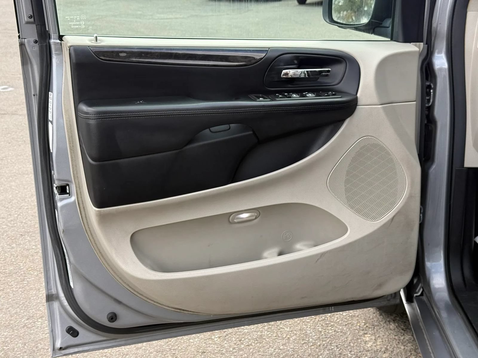 Used 2013 Dodge Grand Caravan SXT FWD image 12