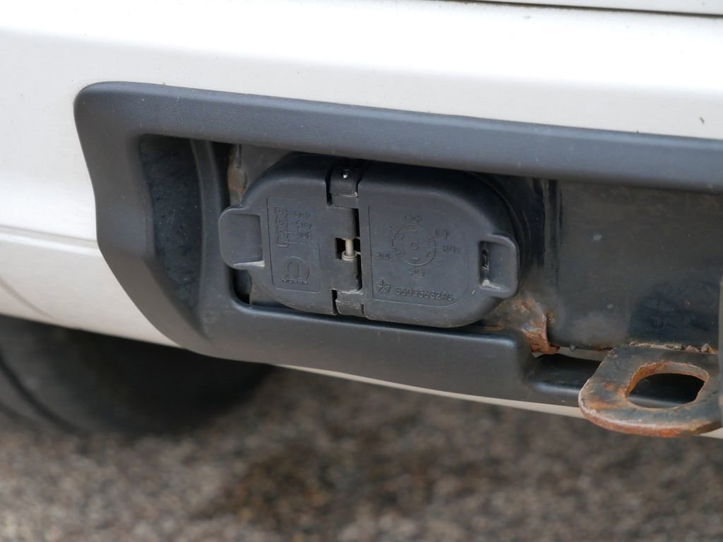 Used 2019 Jeep Grand Cherokee Altitude image 23