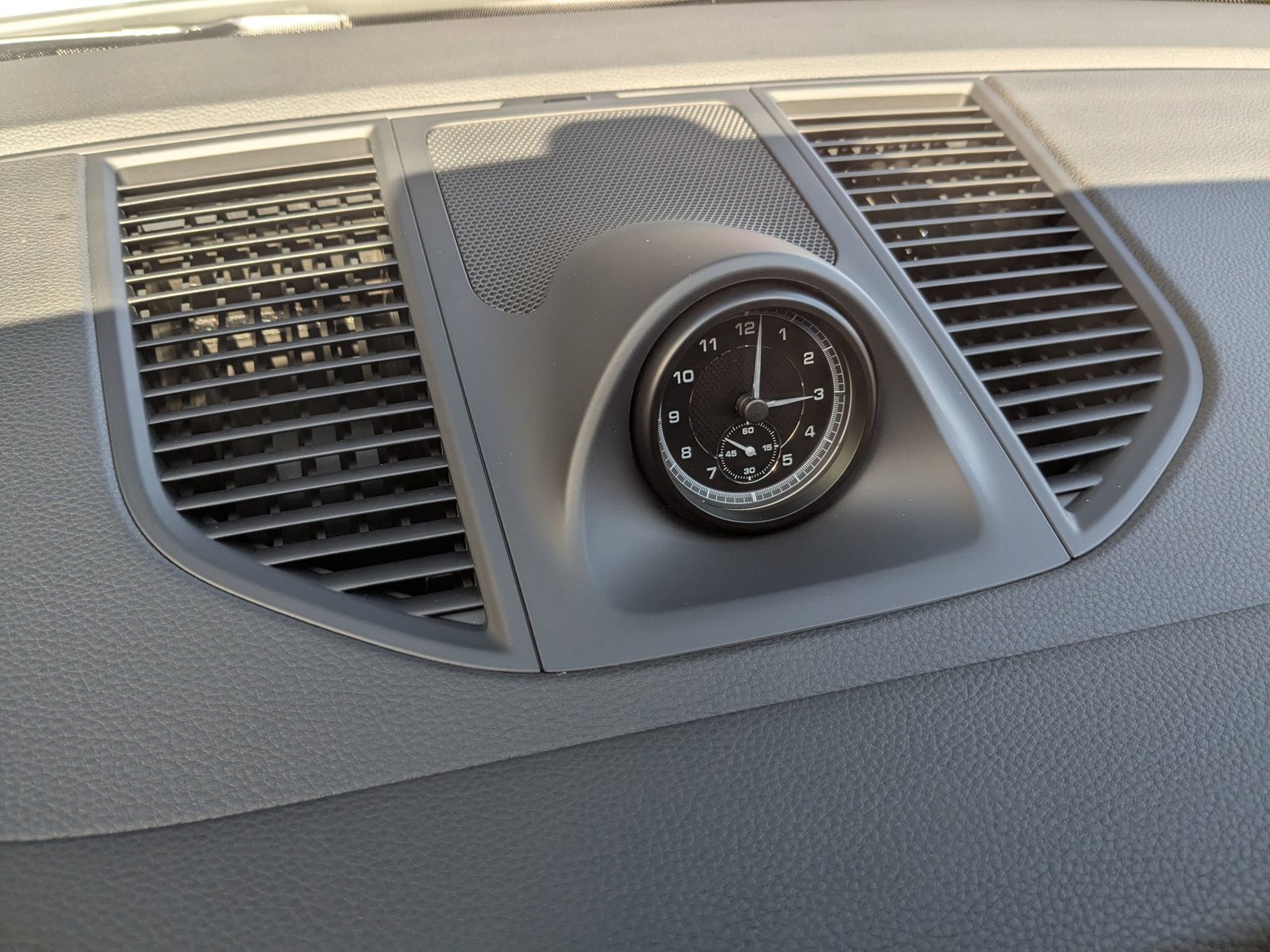 New 2026 Porsche Macan image 22