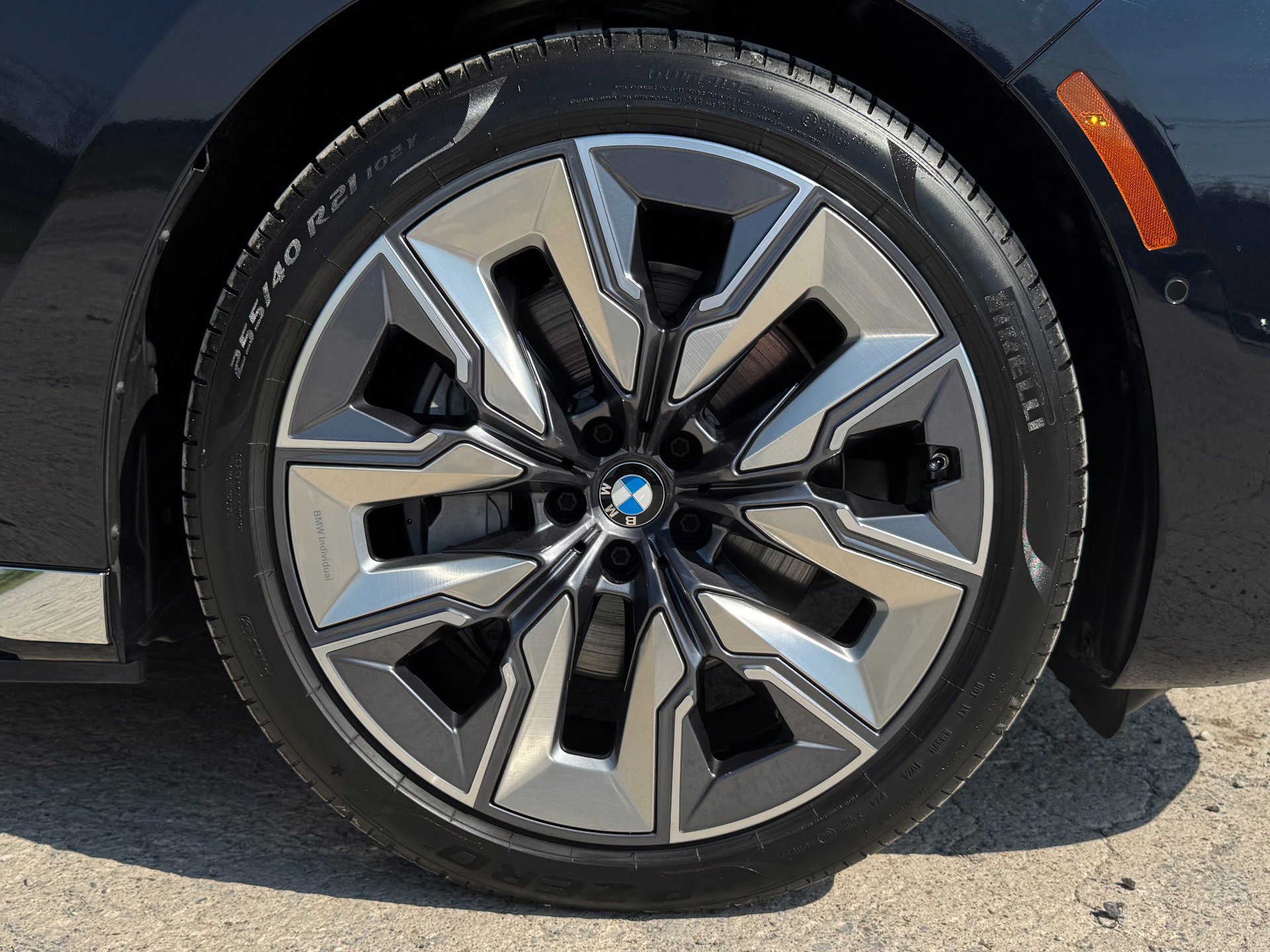 Used 2025 BMW i7 eDrive50 w/ Executive Package image 82