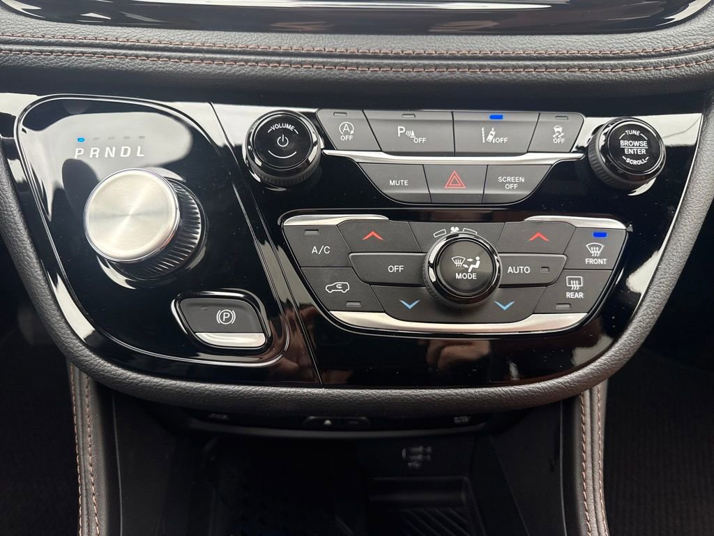 New 2026 Chrysler Pacifica Pinnacle image 18