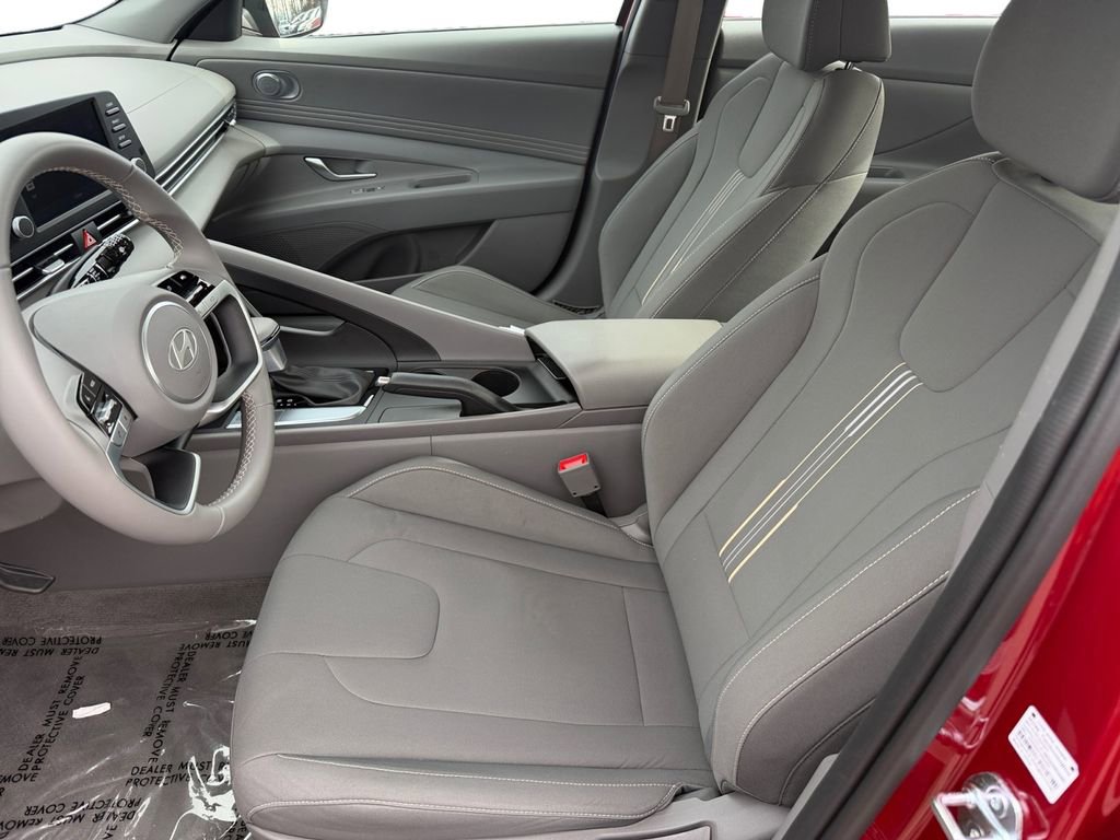Certified 2025 Hyundai Elantra Sport image 9