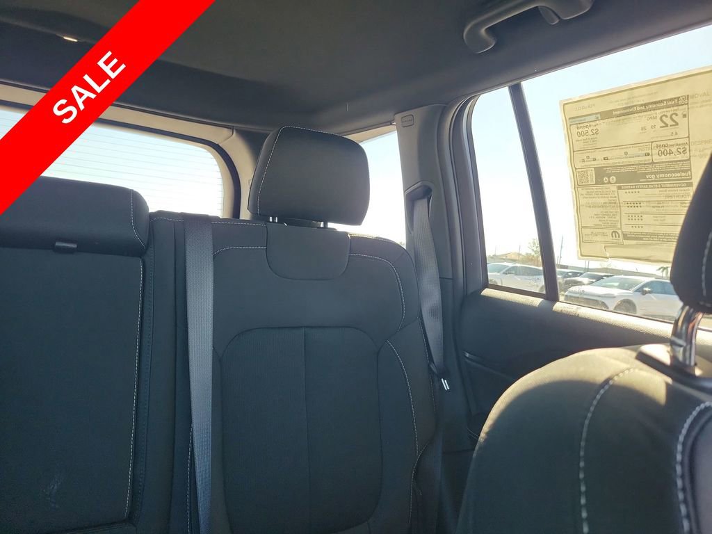 New 2025 Jeep Grand Cherokee Laredo w/ Luxury Tech Group I image 14