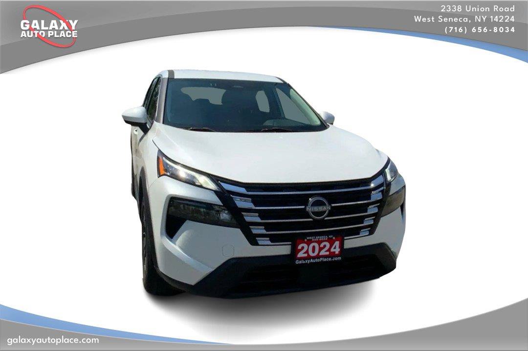 Used 2024 Nissan Rogue SV AWD/4WD image 3