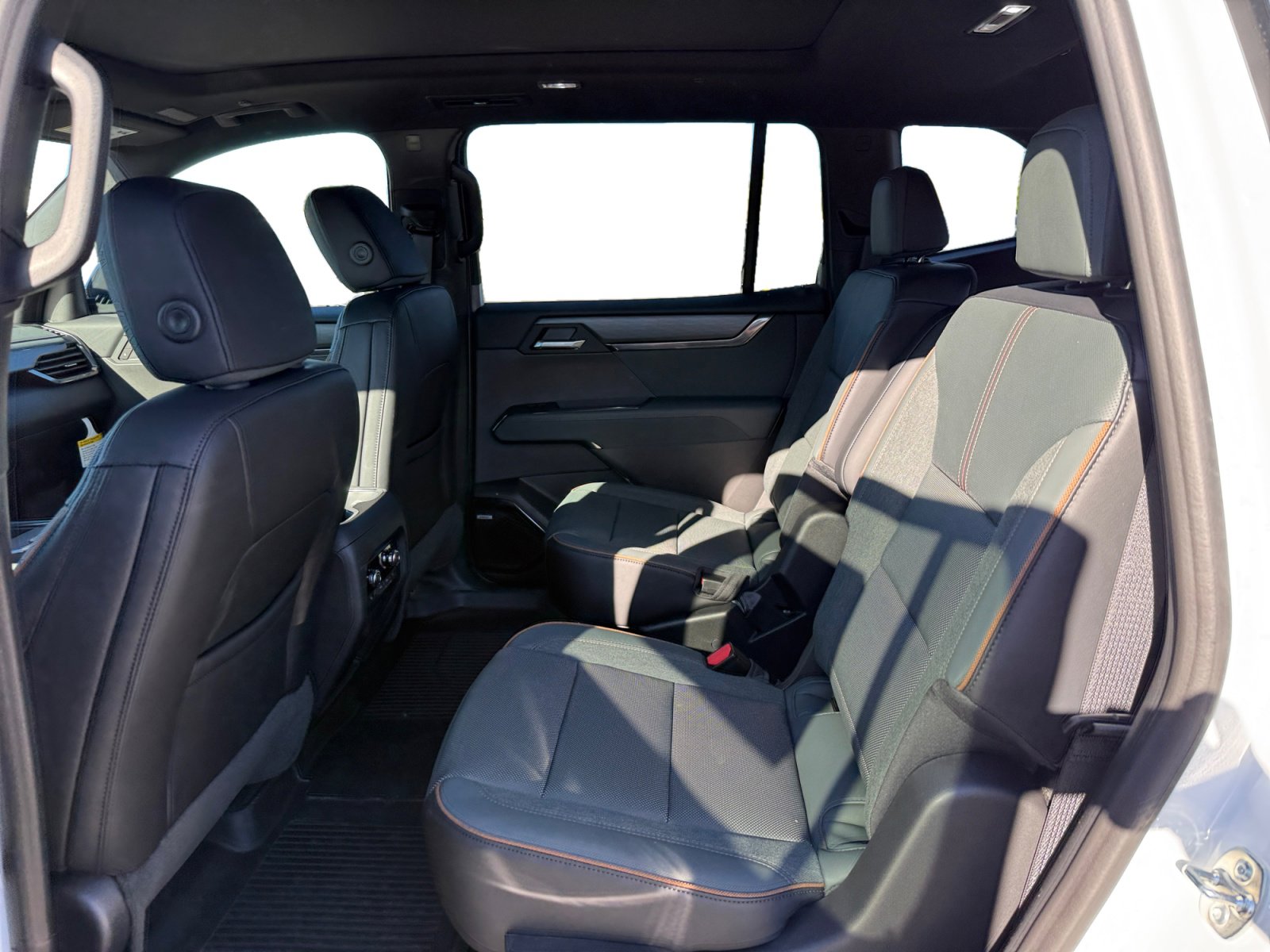 New 2026 GMC Acadia AT4 w/ Luxury Package image 16