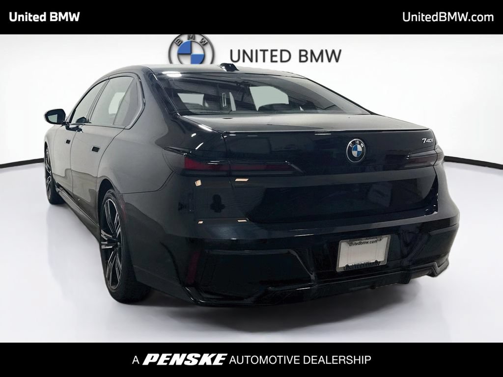 Certified 2025 BMW 740i w/ Premium Package RWD image 7