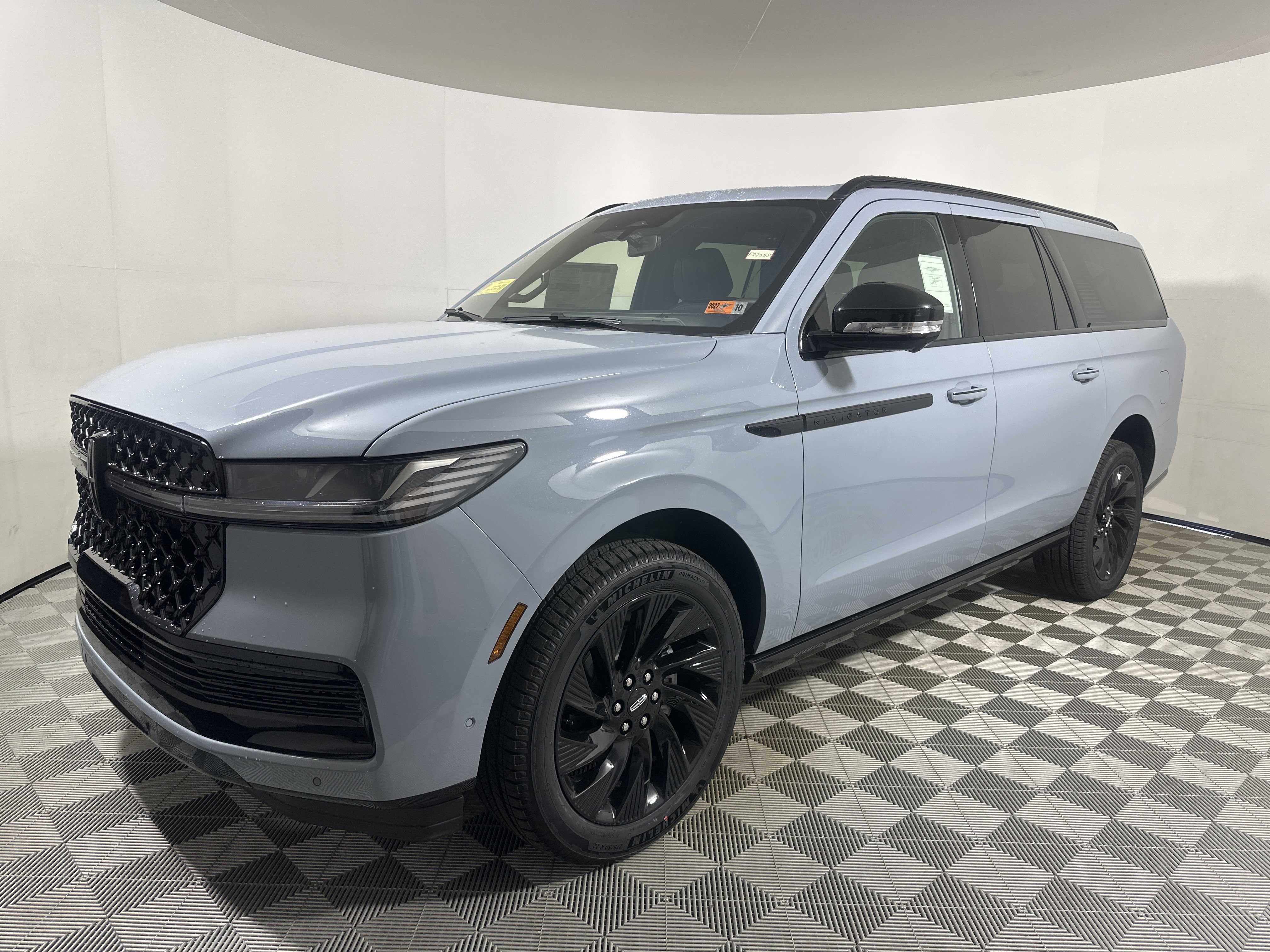 New 2025 Lincoln Navigator L Reserve image 3