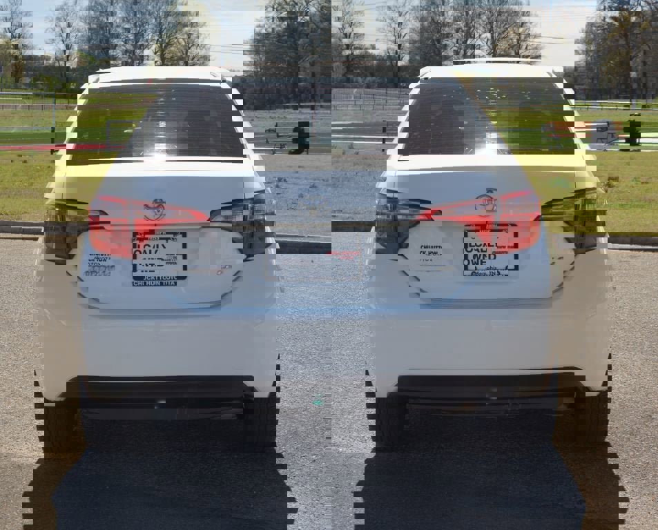 Used 2018 Toyota Corolla LE image 3