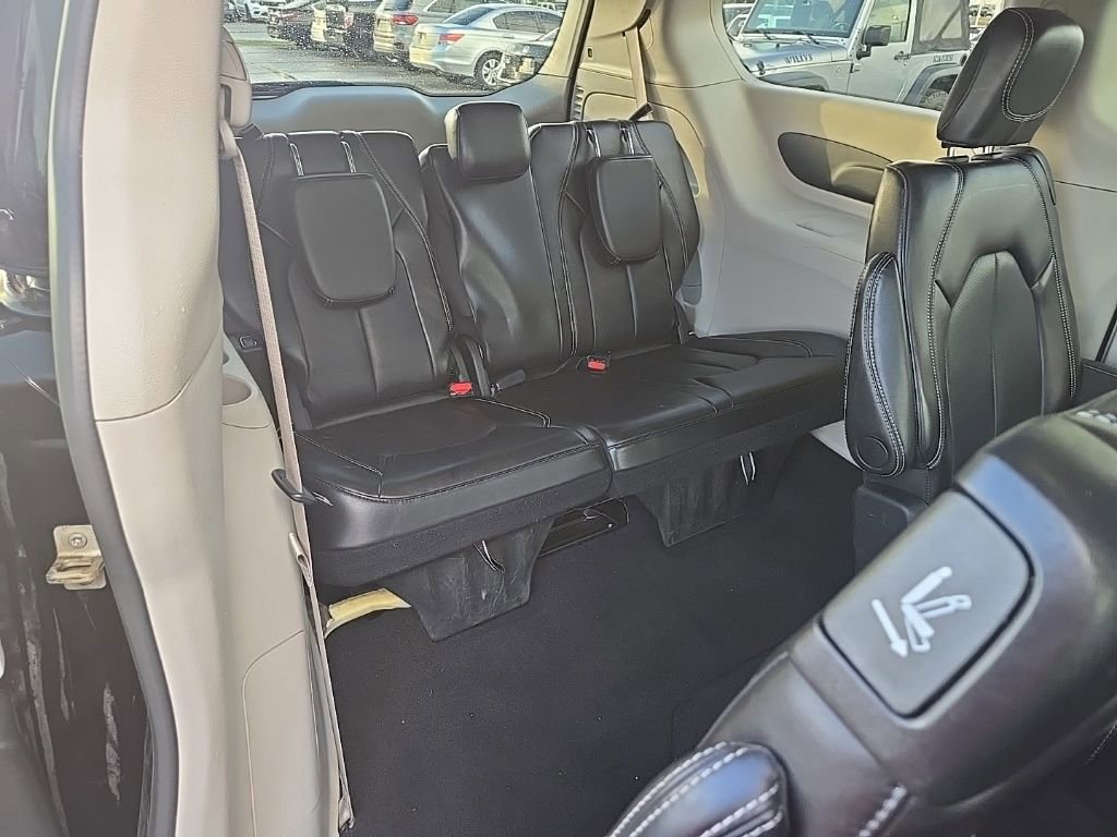 Used 2024 Chrysler Pacifica Touring-L image 35