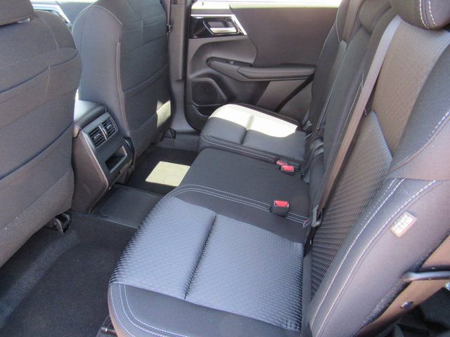 New 2025 Mitsubishi Outlander ES image 9