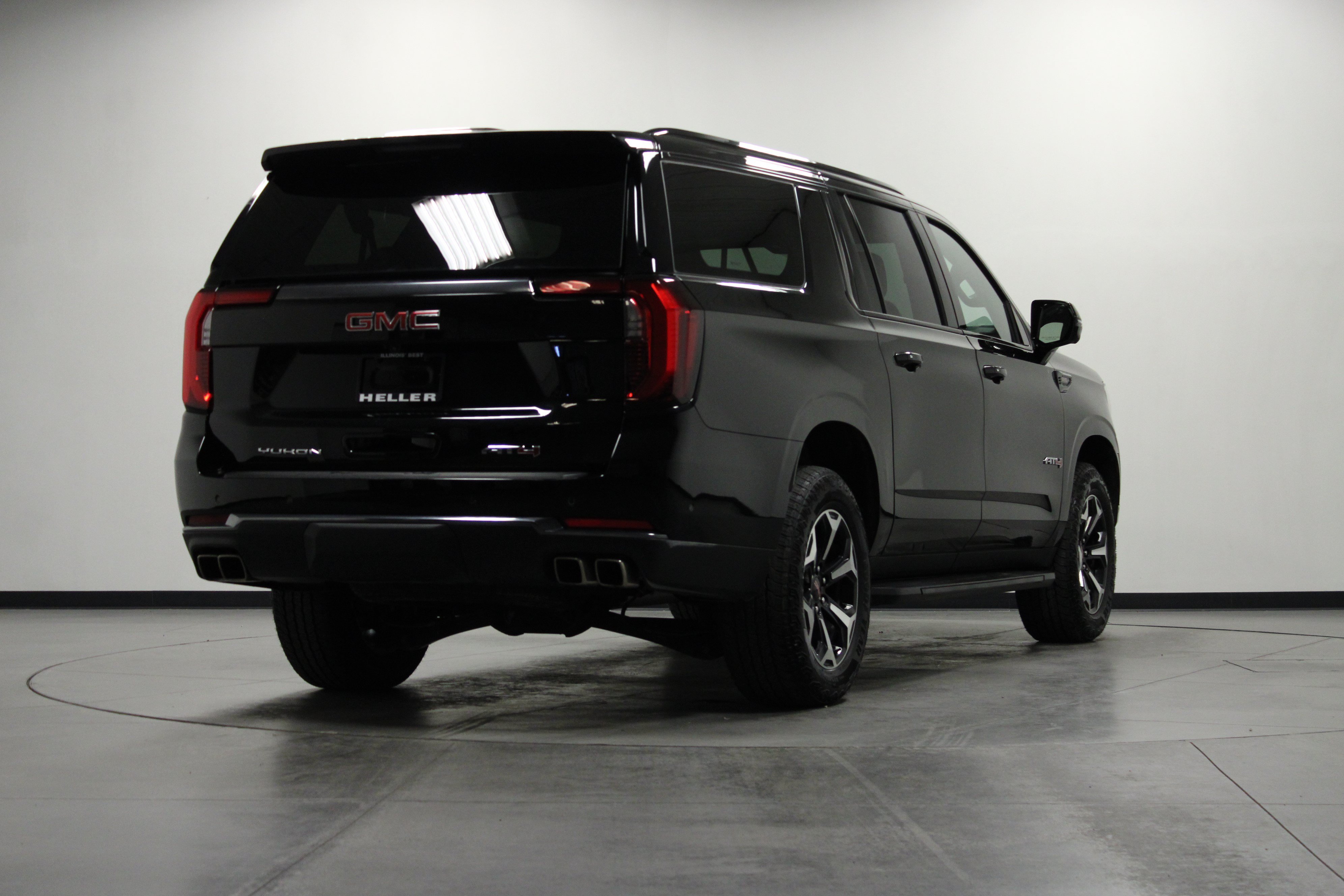 Used 2025 GMC Yukon XL AT4 AWD/4WD image 4
