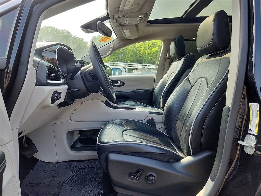 Used 2023 Chrysler Pacifica Limited image 15