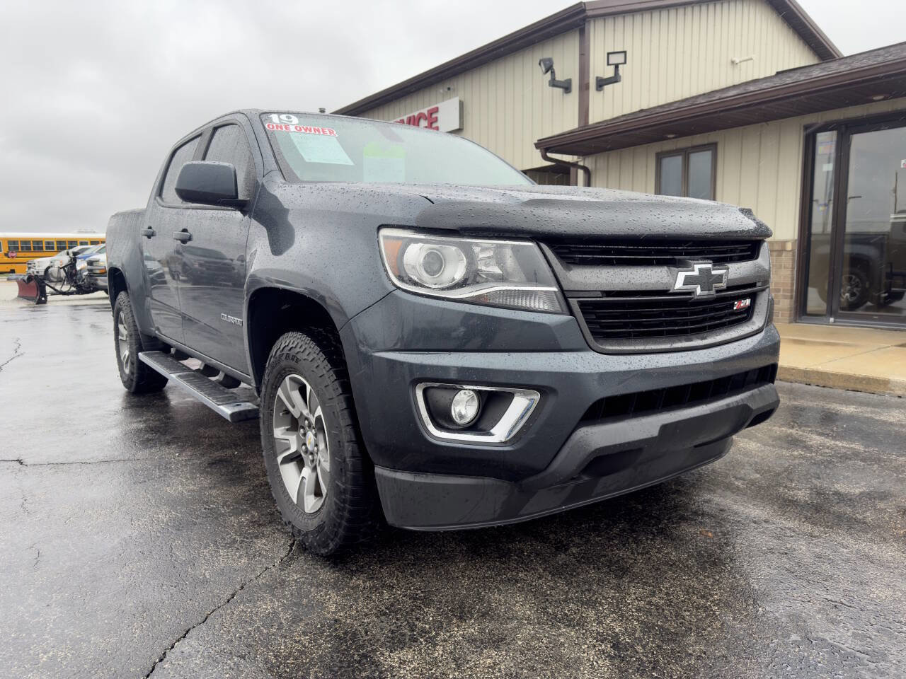 Used 2019 Chevrolet Colorado Z71 AWD/4WD image 2