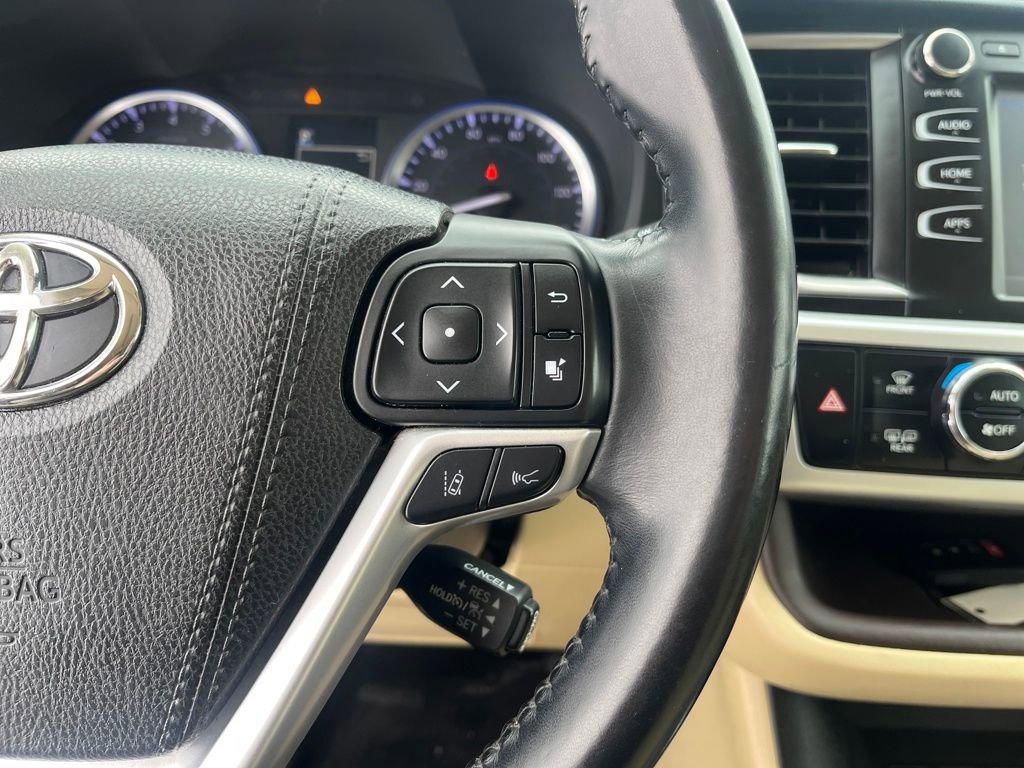 Used 2018 Toyota Highlander XLE AWD/4WD image 19