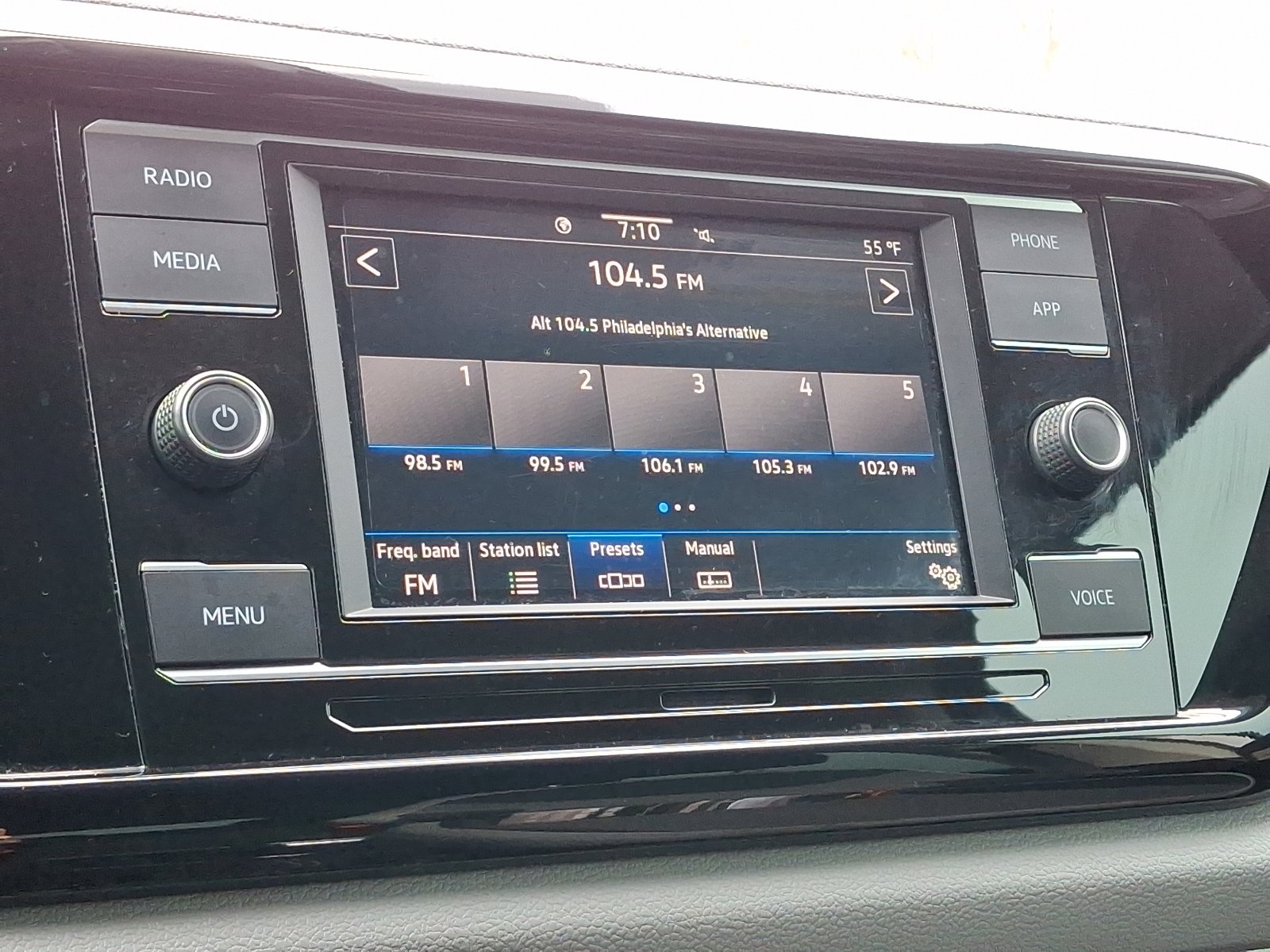 Certified 2022 Volkswagen Taos S image 17