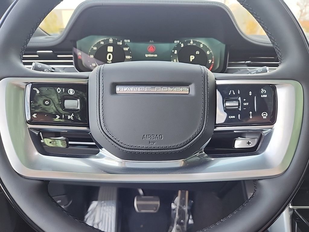 Used 2025 Land Rover Range Rover SE image 18