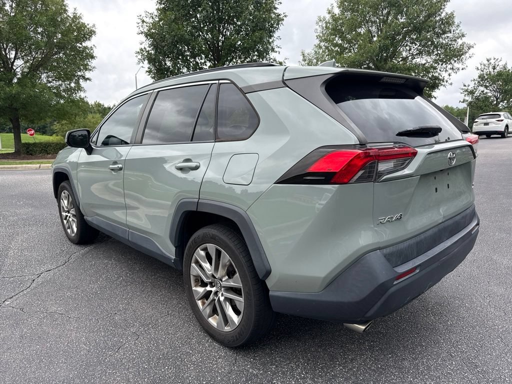Used 2019 Toyota RAV4 XLE Premium w/ Cold Weather Package FWD image 4