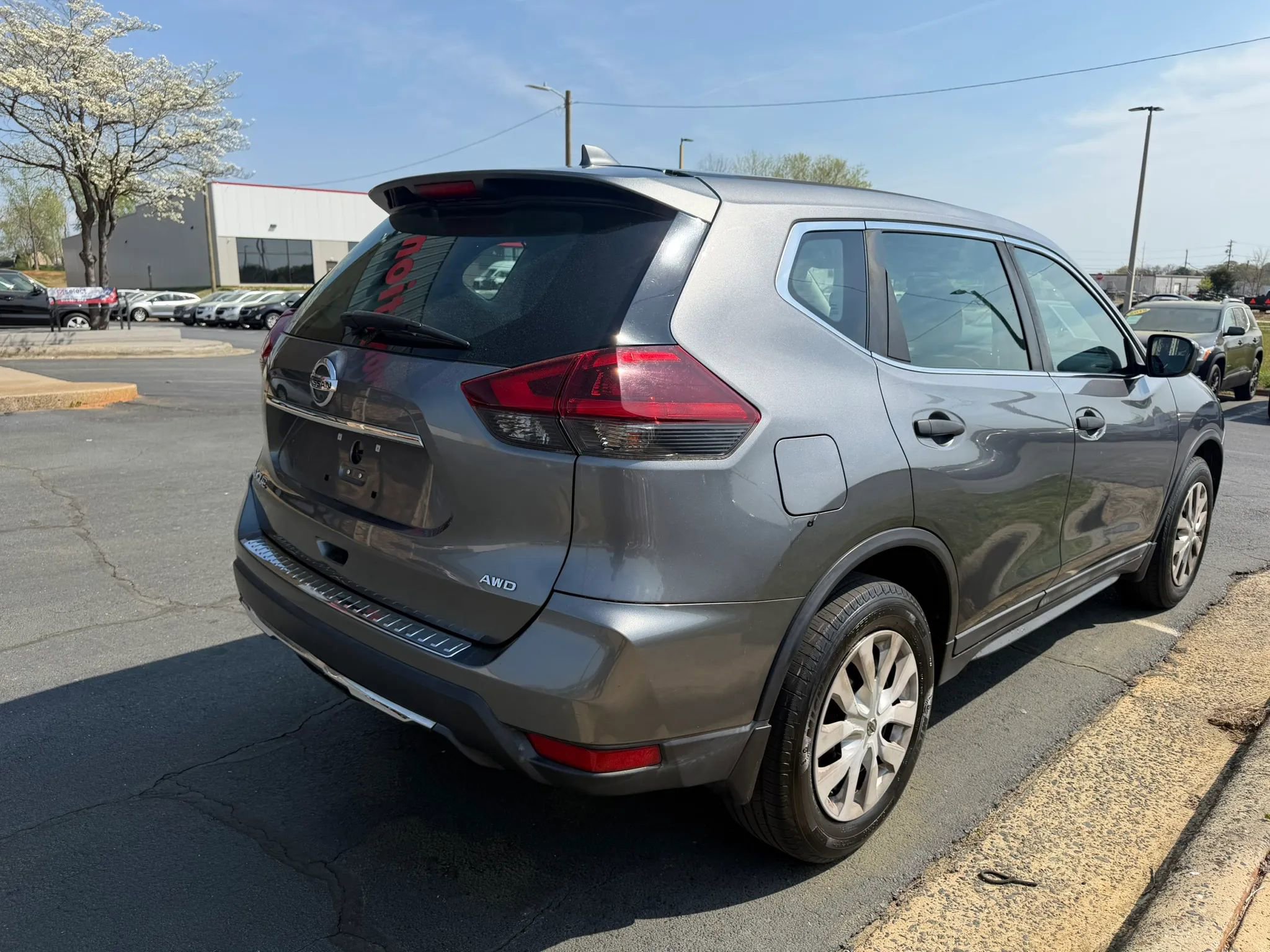 Used 2018 Nissan Rogue S AWD/4WD image 7