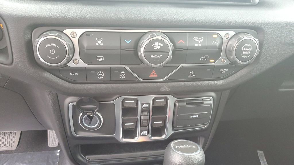 New 2026 Jeep Gladiator Sport image 25