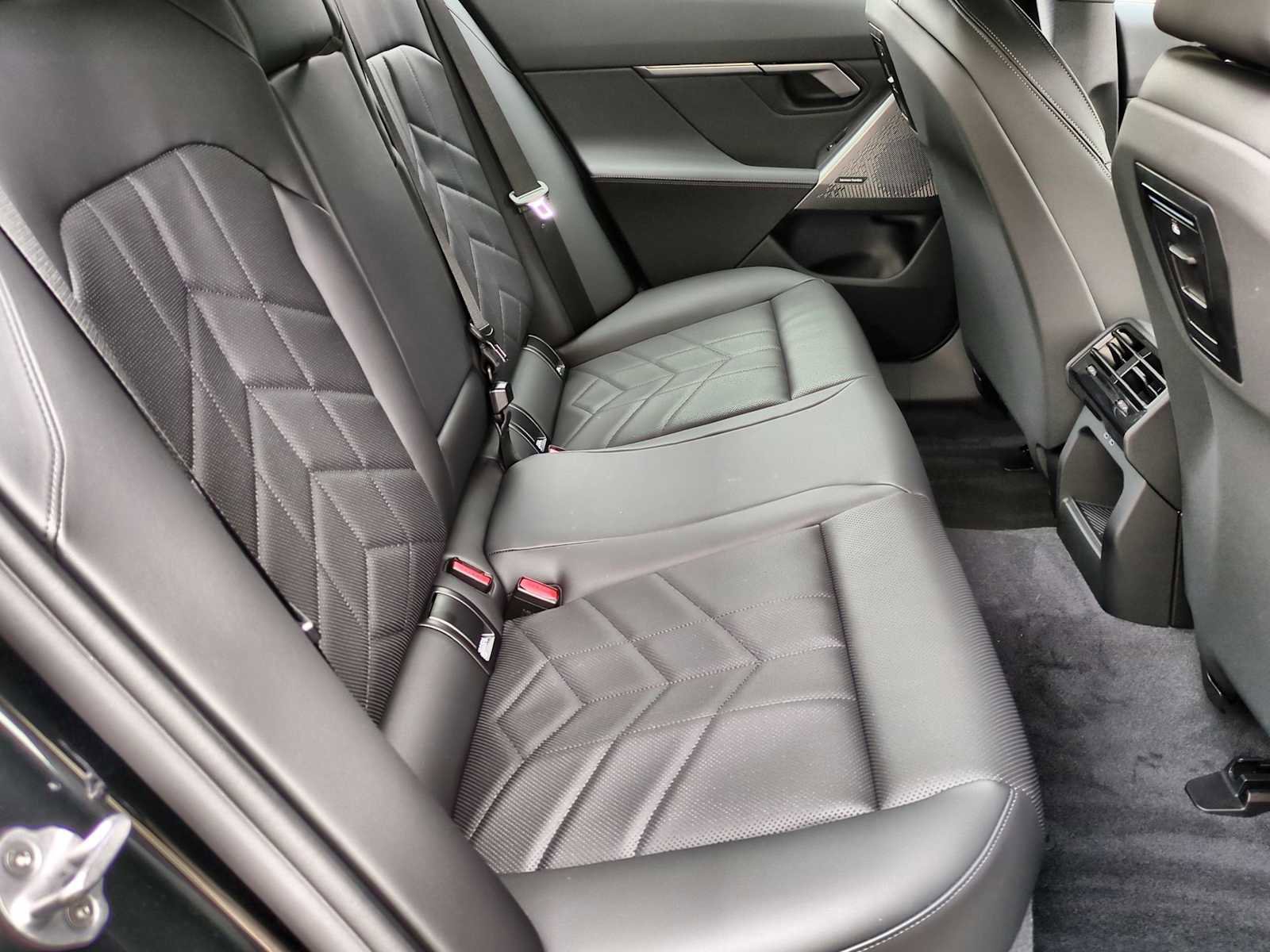 Certified 2025 BMW i5 xDrive40 w/ M Sport Package image 22