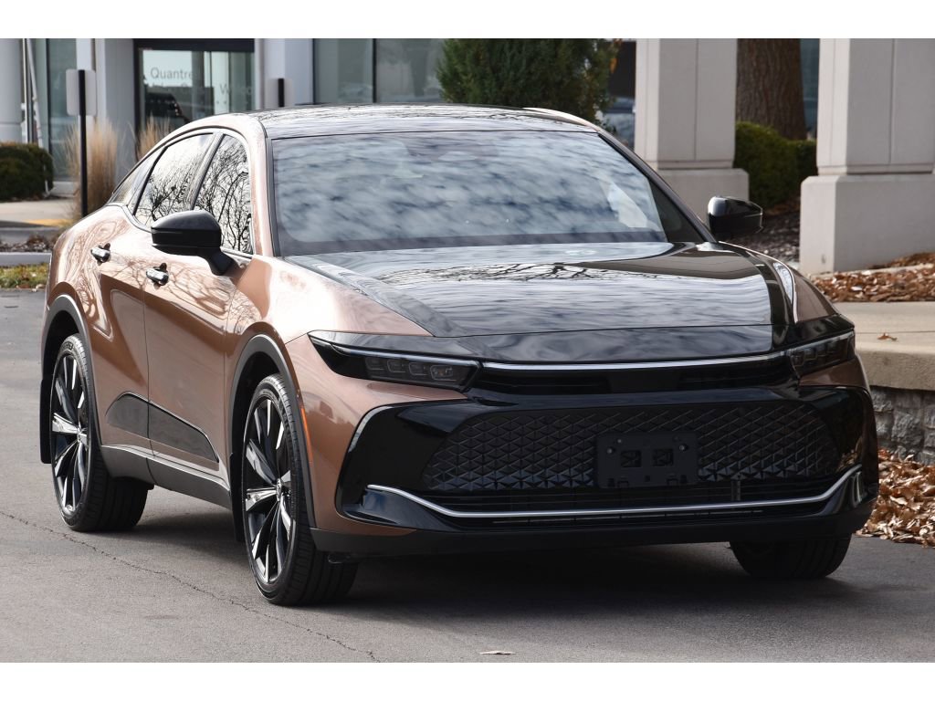 Used 2024 Toyota Crown Platinum image 2