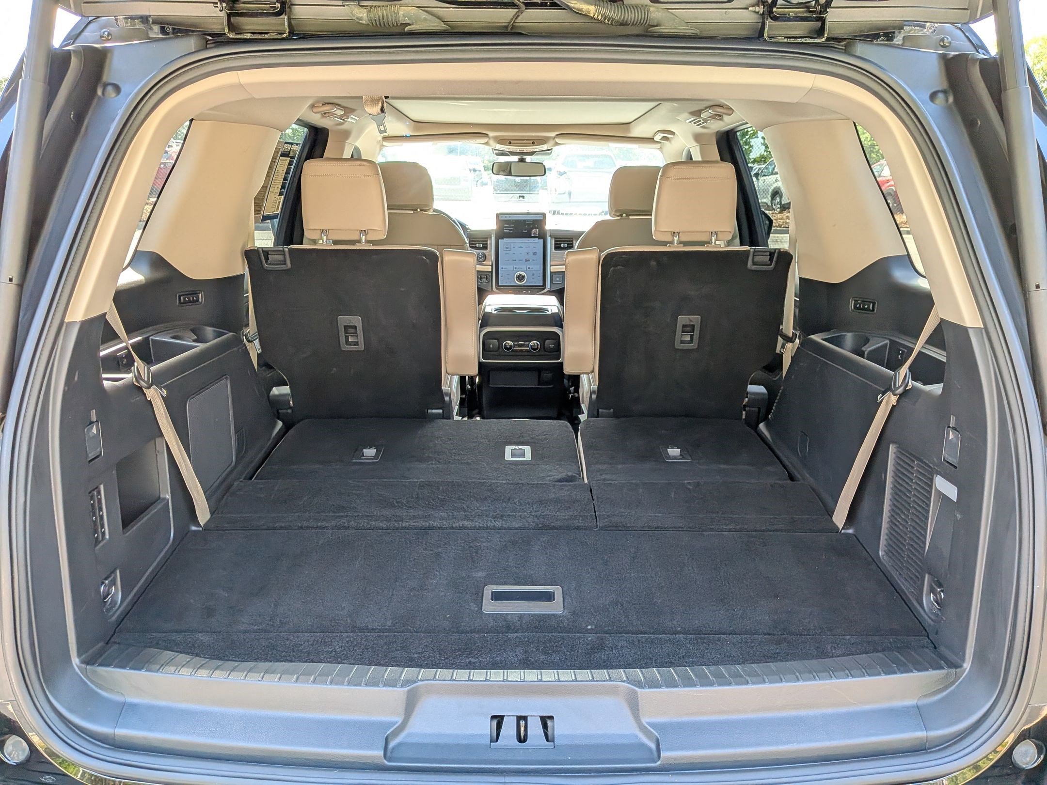 Used 2024 Ford Expedition Limited AWD/4WD image 33