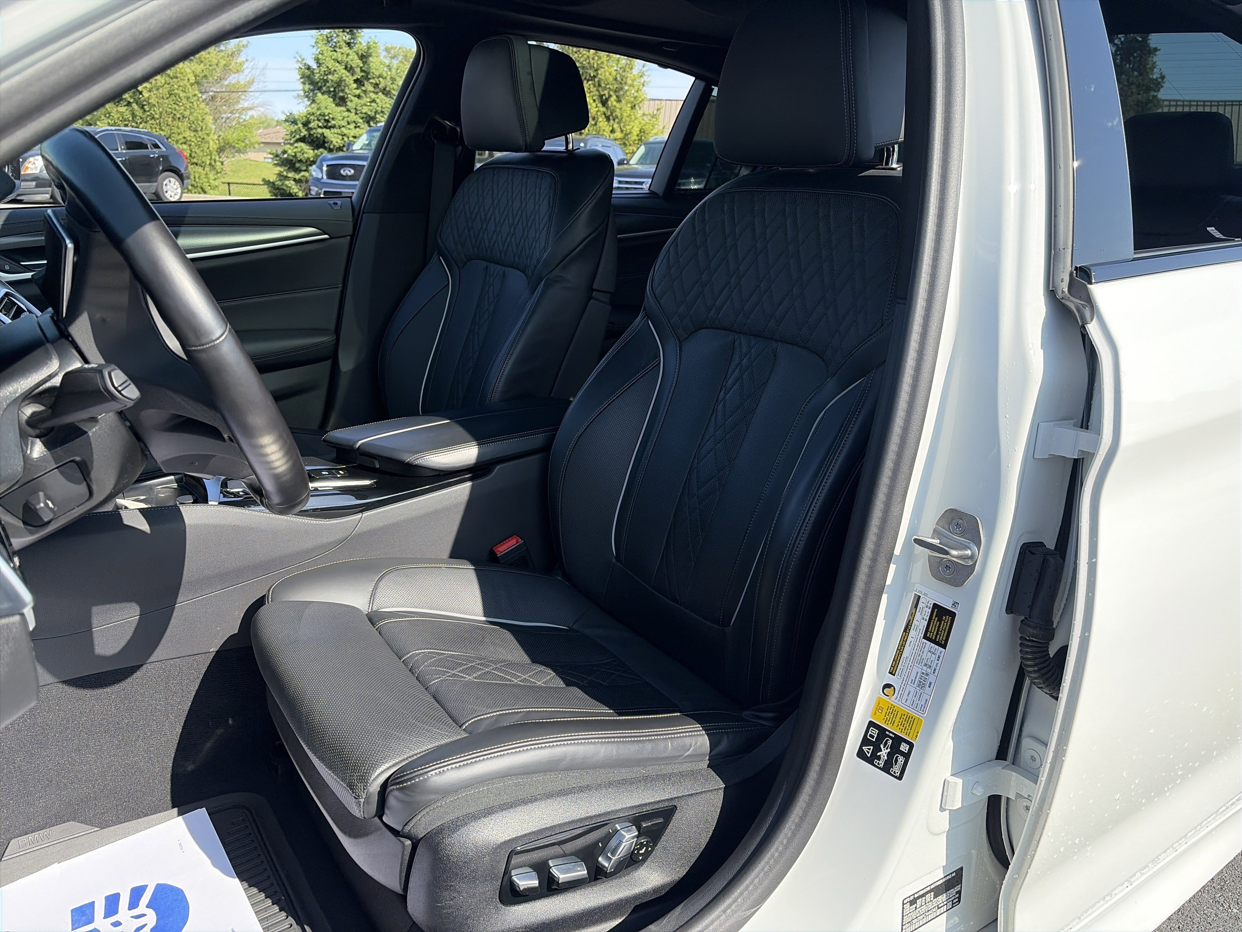 Used 2023 BMW M550i xDrive w/ Executive Package AWD/4WD image 26