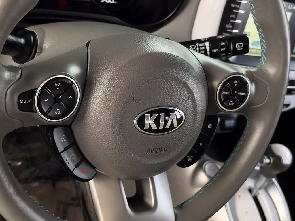 Used 2016 Kia Soul EV FWD image 21