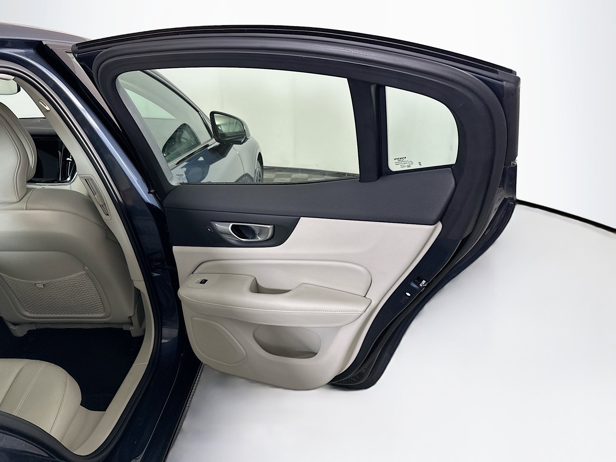 Used 2024 Volvo S60 B5 Core image 30