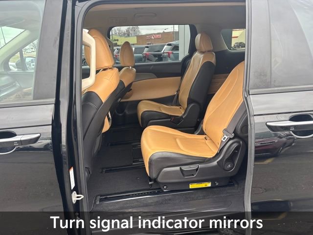 Used 2024 Kia Carnival LX image 18