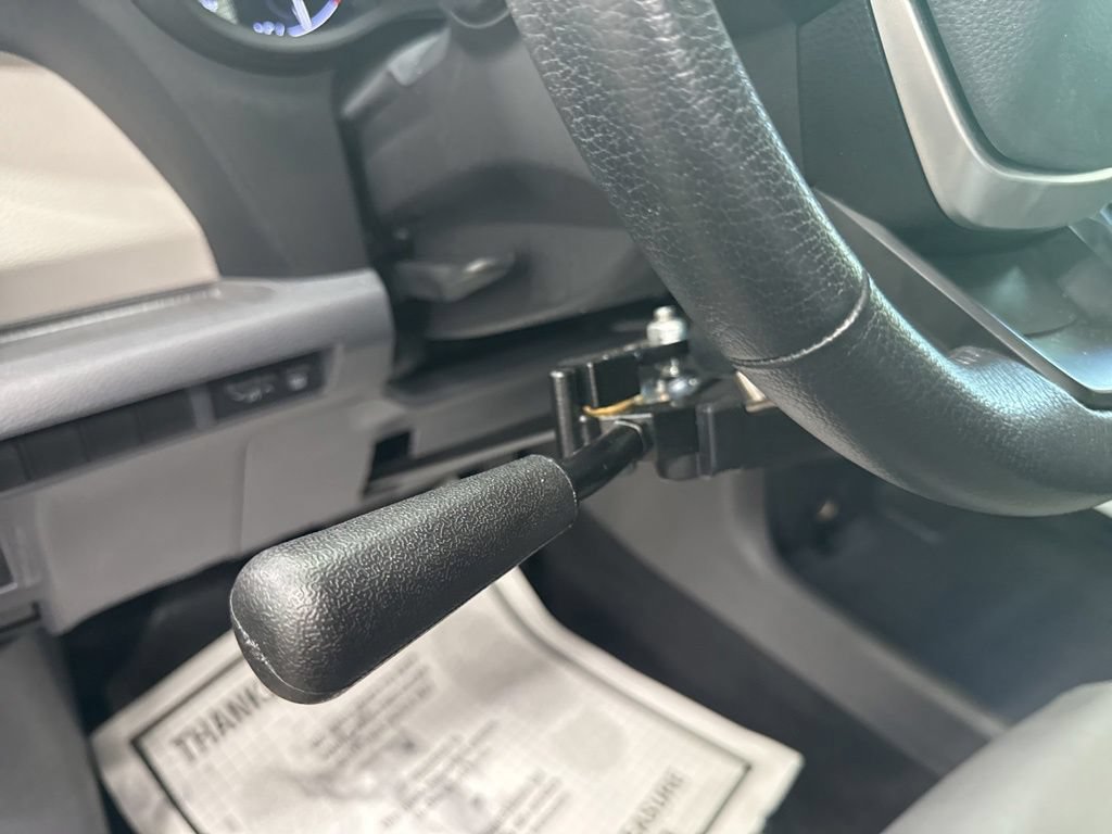 Used 2021 Toyota Sienna XLE FWD image 28