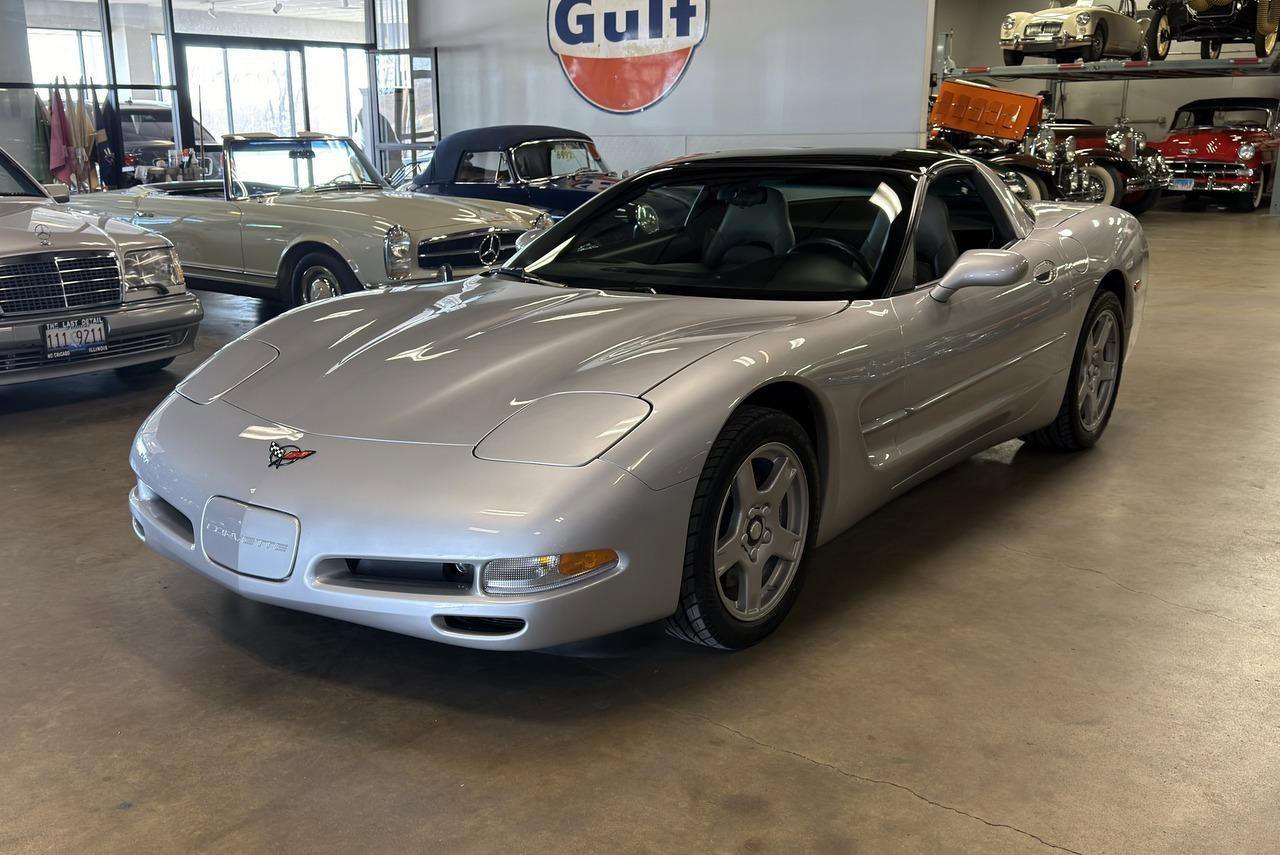 Used 1997 Chevrolet Corvette Coupe w/ Memory Pkg RWD image 9