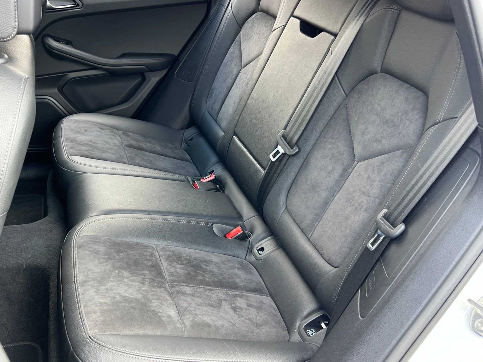 Certified 2020 Porsche Macan image 17