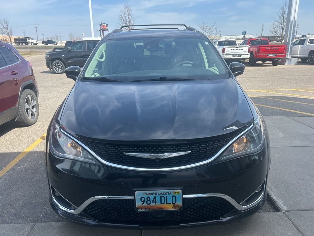 Used 2017 Chrysler Pacifica Touring-L Plus w/ Advanced Safetytec Group FWD image 2