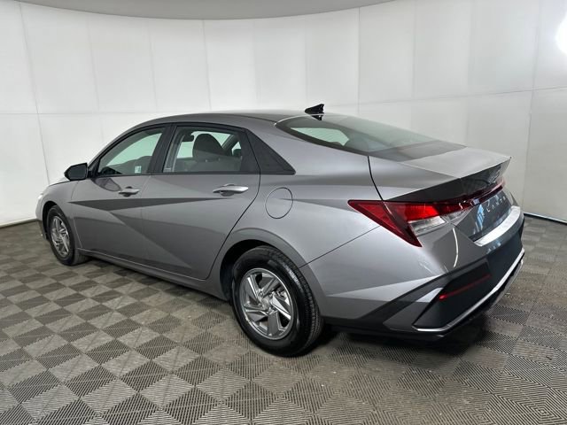 Used 2024 Hyundai Elantra SE image 5