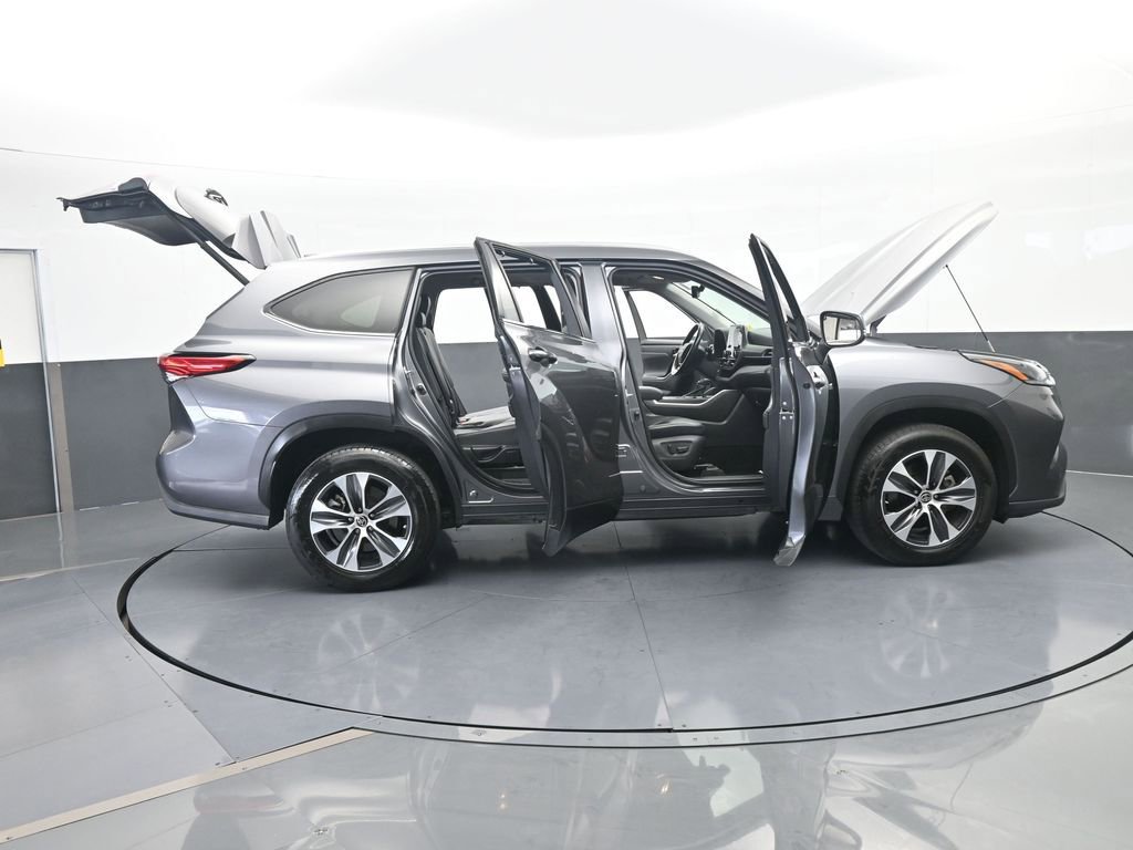 Used 2021 Toyota Highlander XLE FWD image 72
