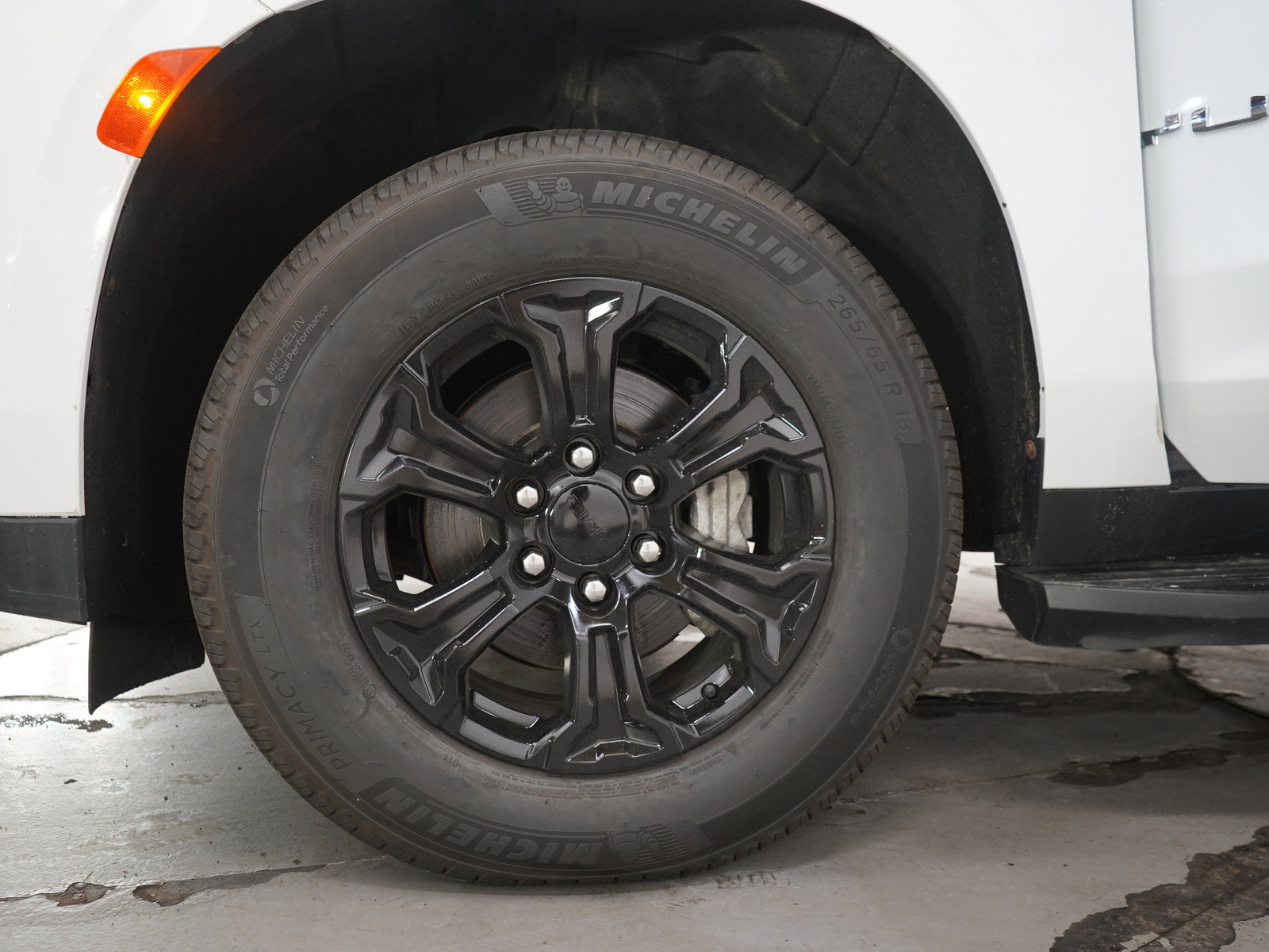 Used 2024 GMC Yukon XL SLE w/ Max Trailering Package AWD/4WD image 32