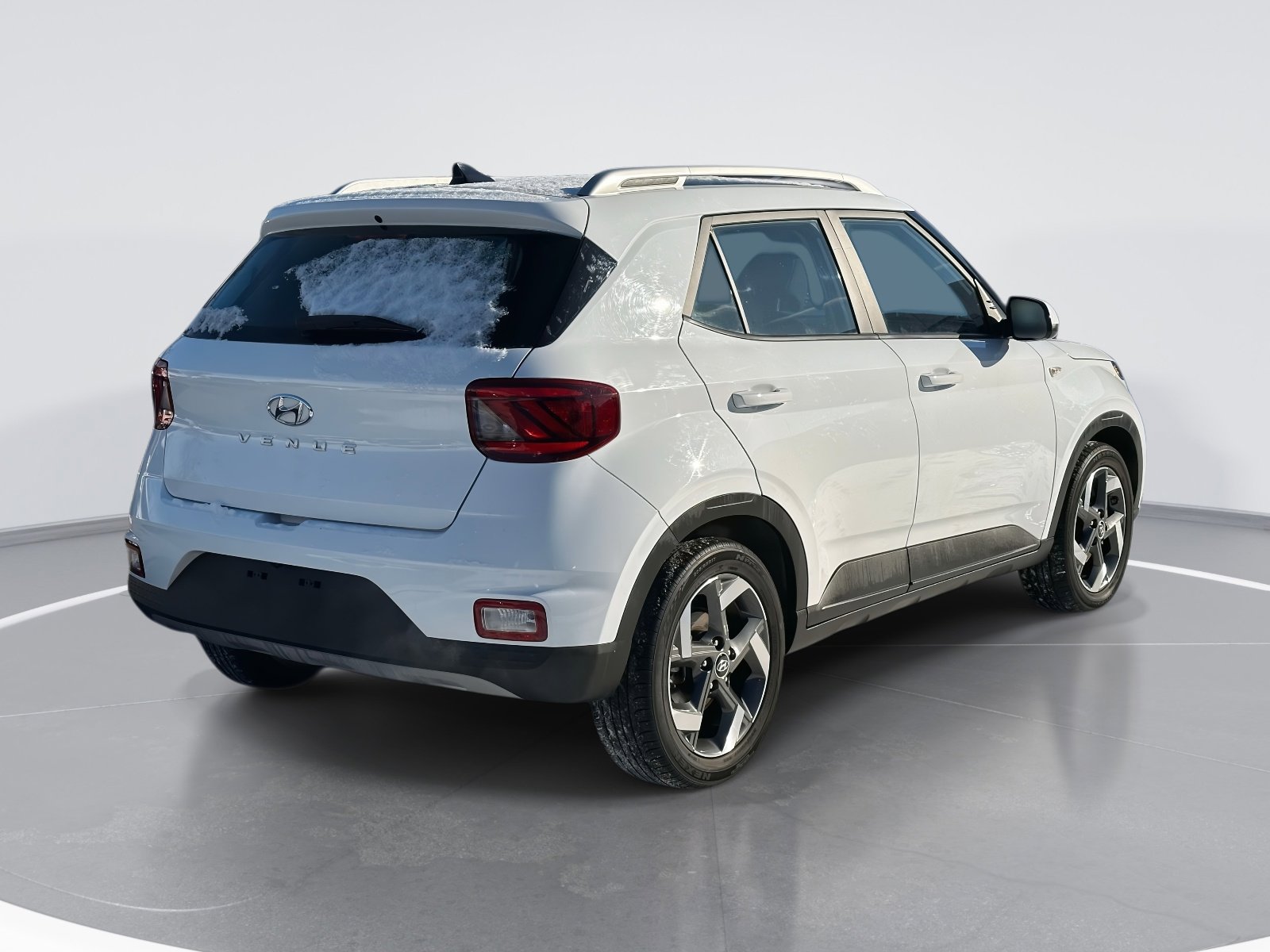 Used 2022 Hyundai Venue SEL w/ Cargo Package image 7