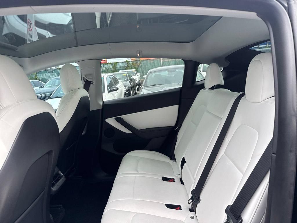 Used 2021 Tesla Model Y Long Range AWD/4WD image 29