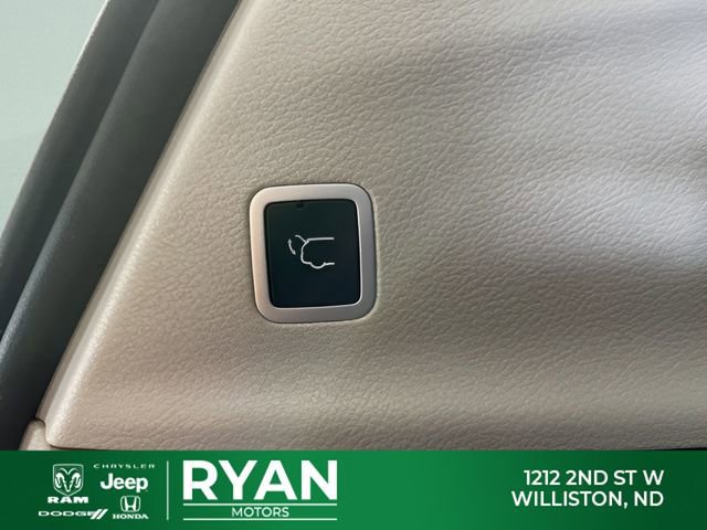 Used 2020 Chrysler Pacifica Limited image 14