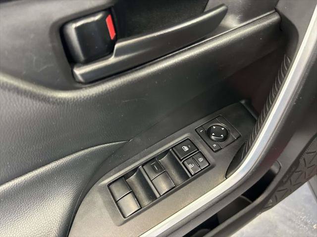 Certified 2022 Toyota RAV4 LE AWD/4WD image 17